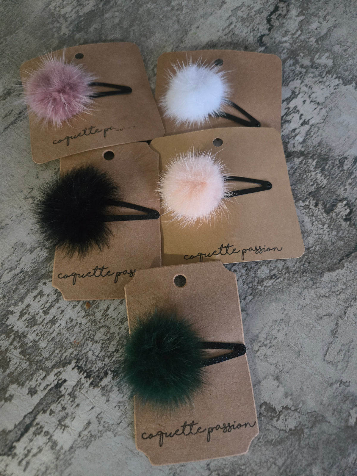 Barrette & Ponpom