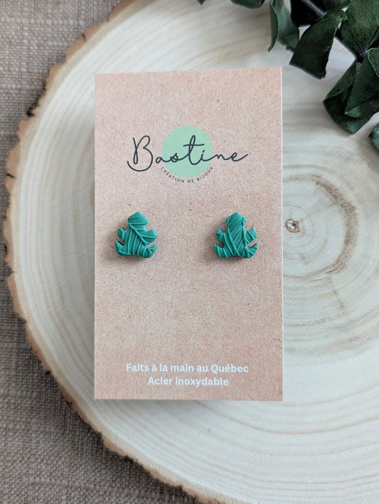 Monstera - Boucles d'oreilles studs en argile polymère et acier inoxydable hypoallergène