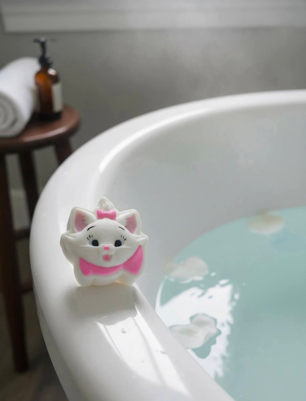 Bombe - chat boucle rose