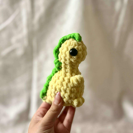Dino jaune et vert en tricot