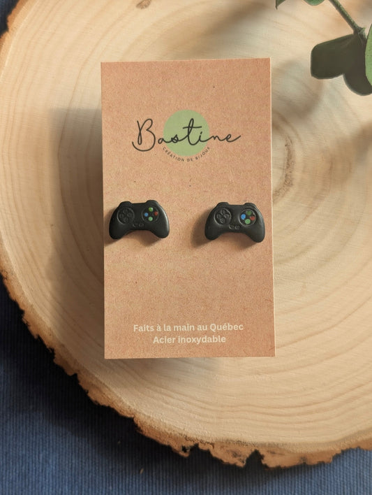 Manettes - Boucles d'oreilles studs en argile polymère et acier inoxydable hypoallergène