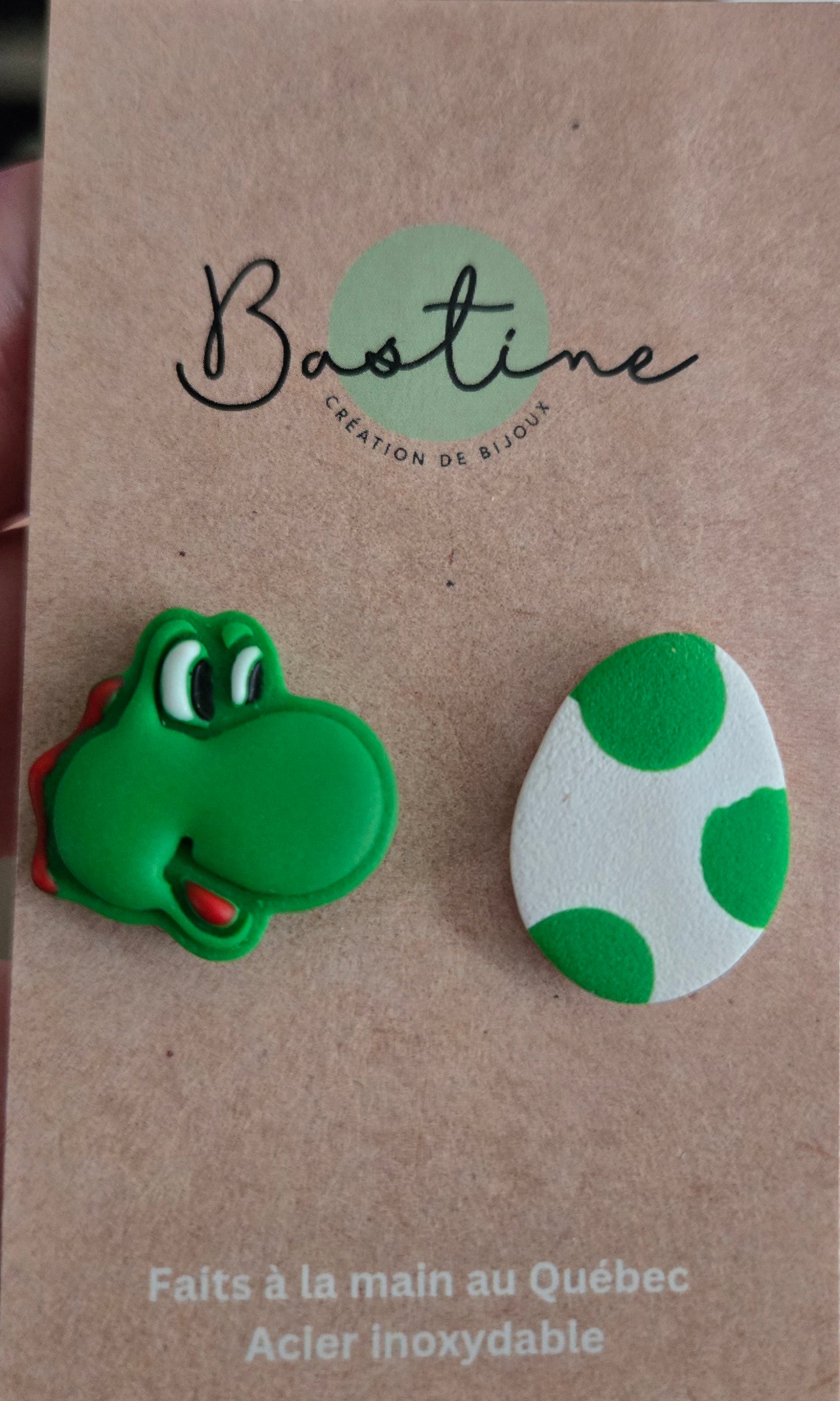 Bonhomme vert - Boucles d'oreilles studs en argile polymère acier inoxydable hypoallergène