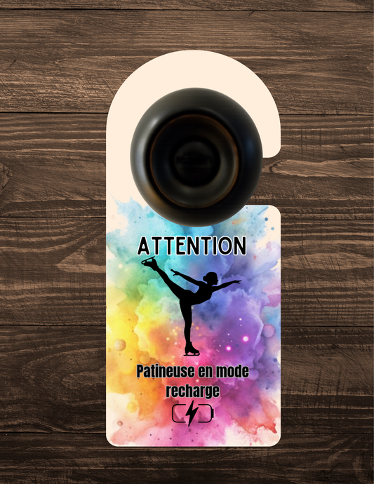 🪝 Accroche-porte personnalisé – Patineuse mode recharge