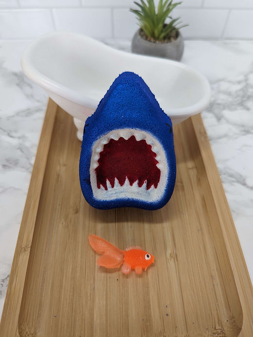 Bombe requin avec petites surprises