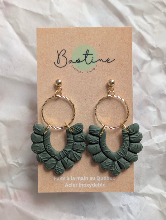 Pénélope Sauge - Boucles d'oreilles pendantes argile polymère et acier inoxydable hypoallergène