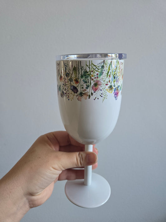 Coupe de vin sur pied - Fleurs