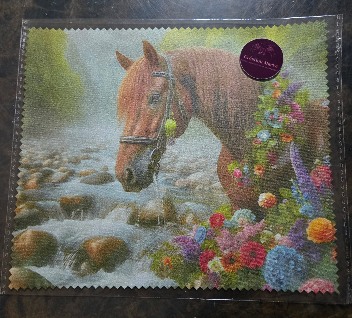 Linge à lunette - Cheval et rivière