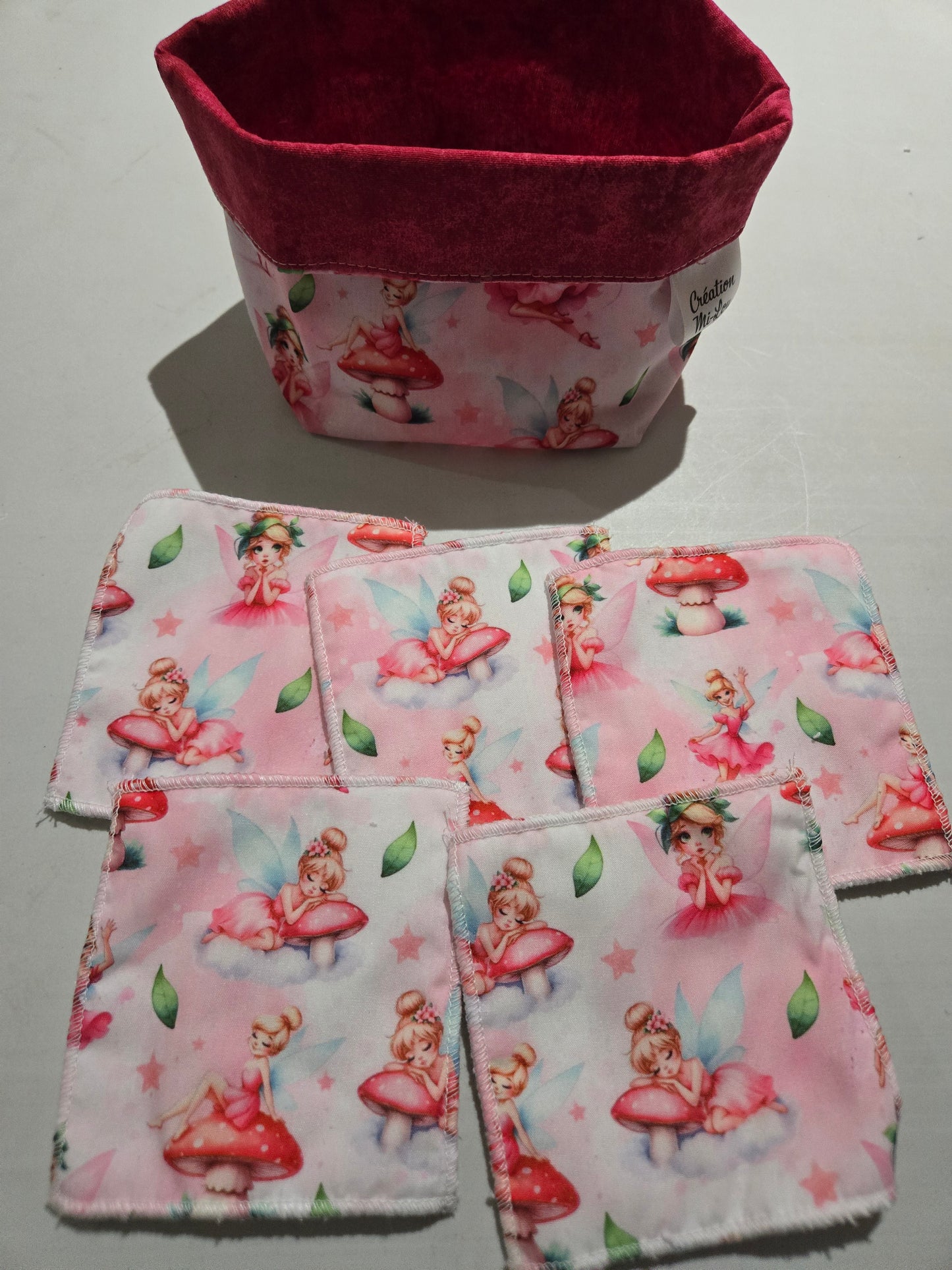 Panier avec 5 lingettes