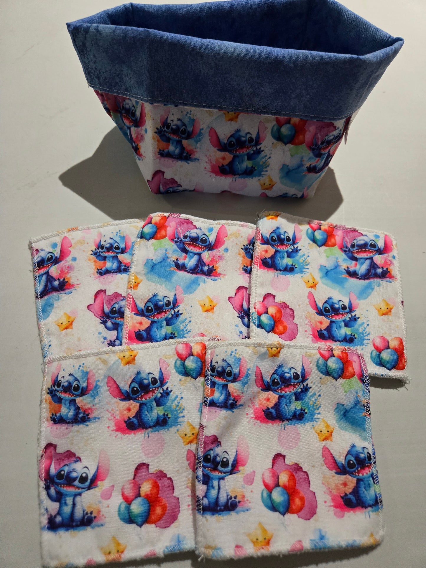 Panier avec 5 lingettes