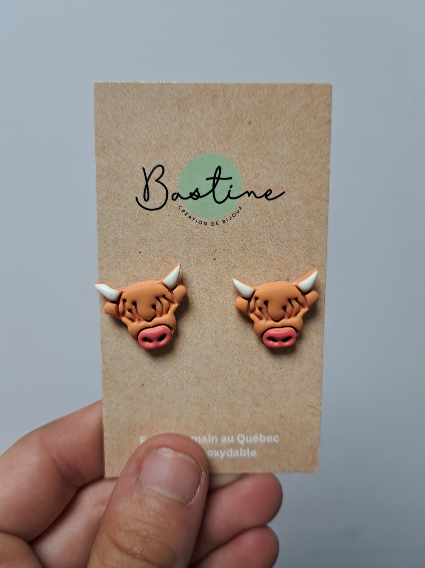 Vache - Boucles d'oreilles studs en argile polymère acier inoxydable hypoallergène