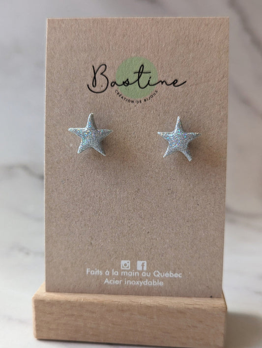 Étoiles holographiques - Boucles d'oreilles studs en argile polymère acier inoxydable hypoallergè