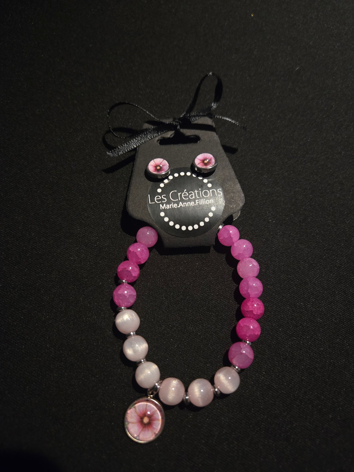 Ensemble boucles d'oreilles et collier avec images de Marie-Anne Fillion