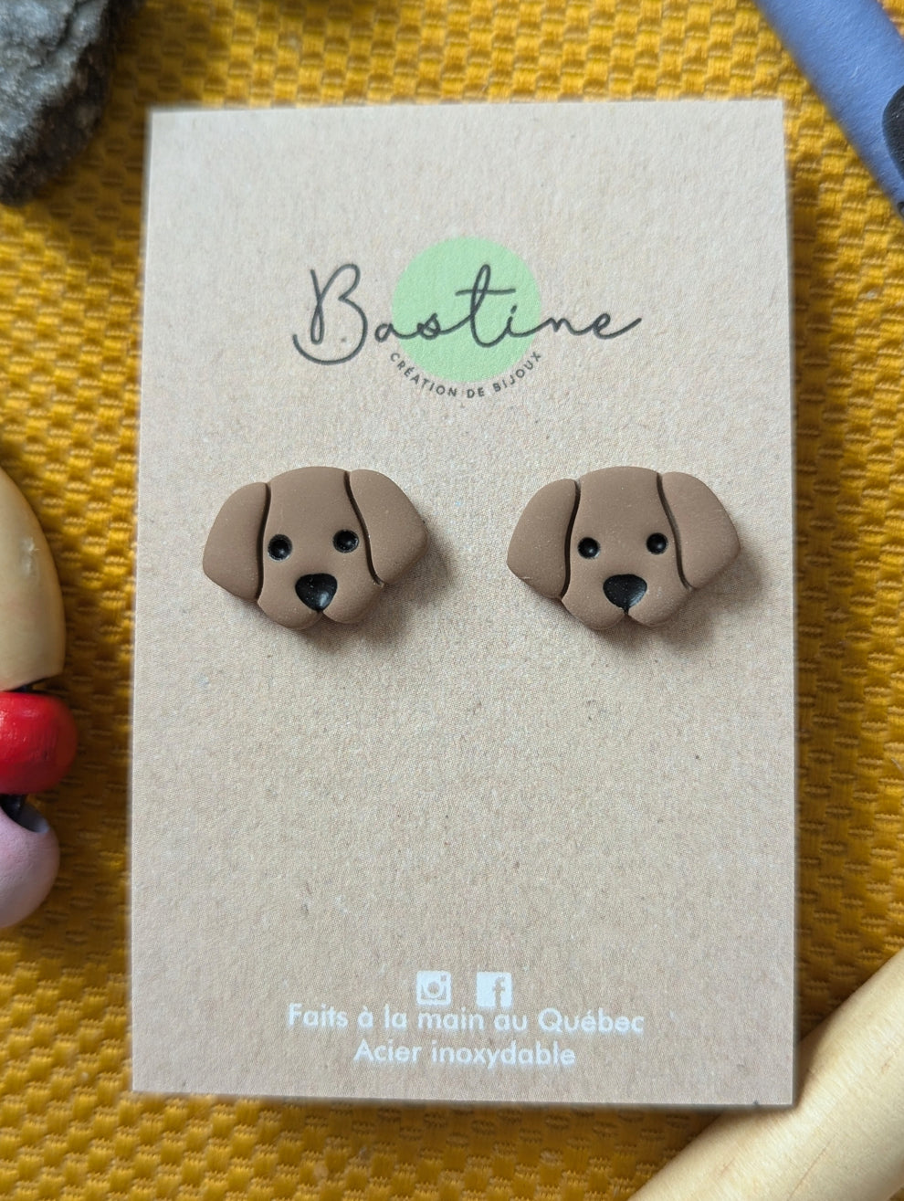 Chien - Boucles d'oreilles studs en argile polymère acier inoxydable hypoallergène