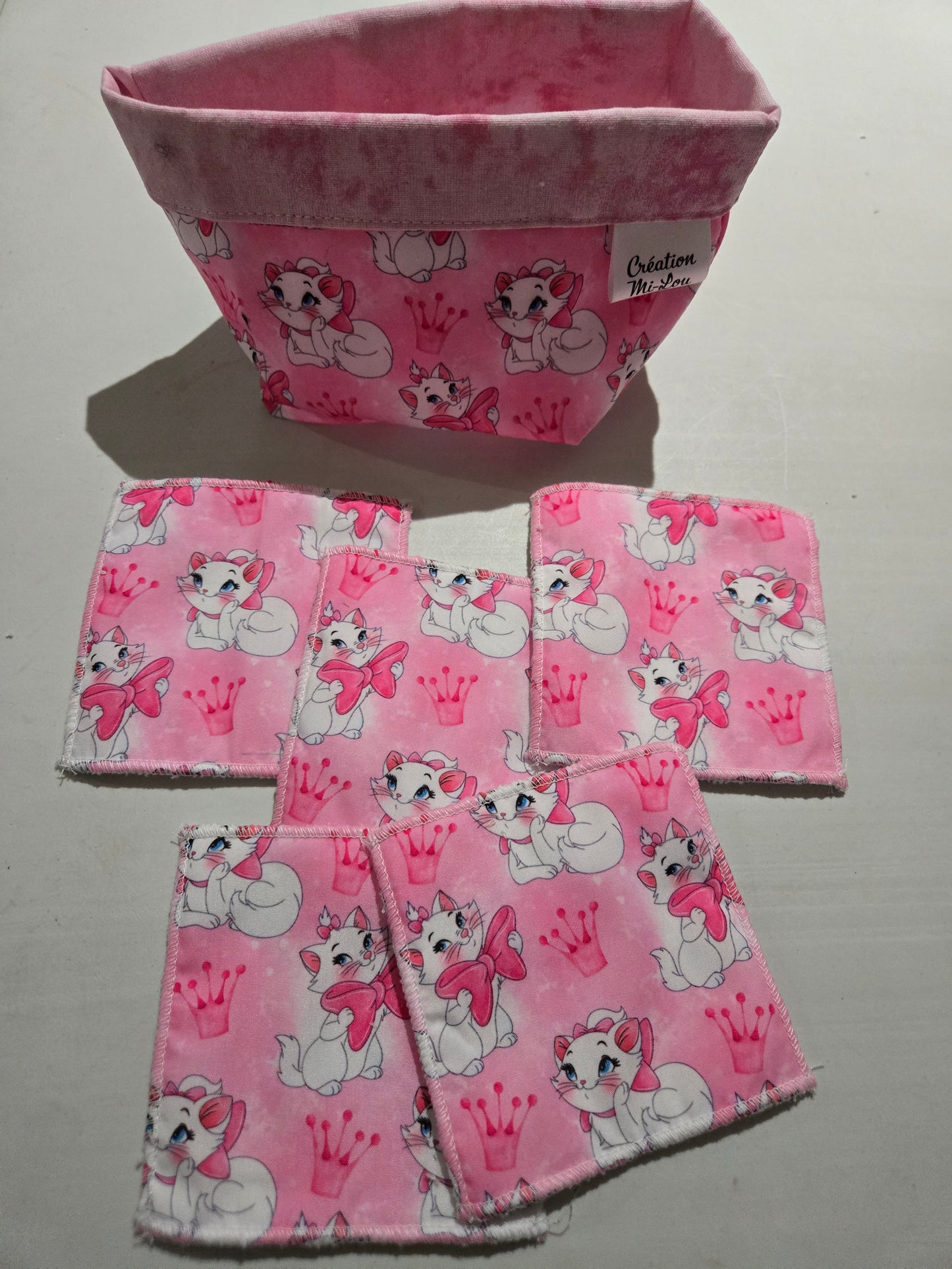Panier avec 5 lingettes