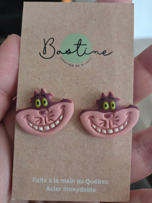 Chat rose - Boucles d'oreilles studs en argile polymère acier inoxydable hypoallergène
