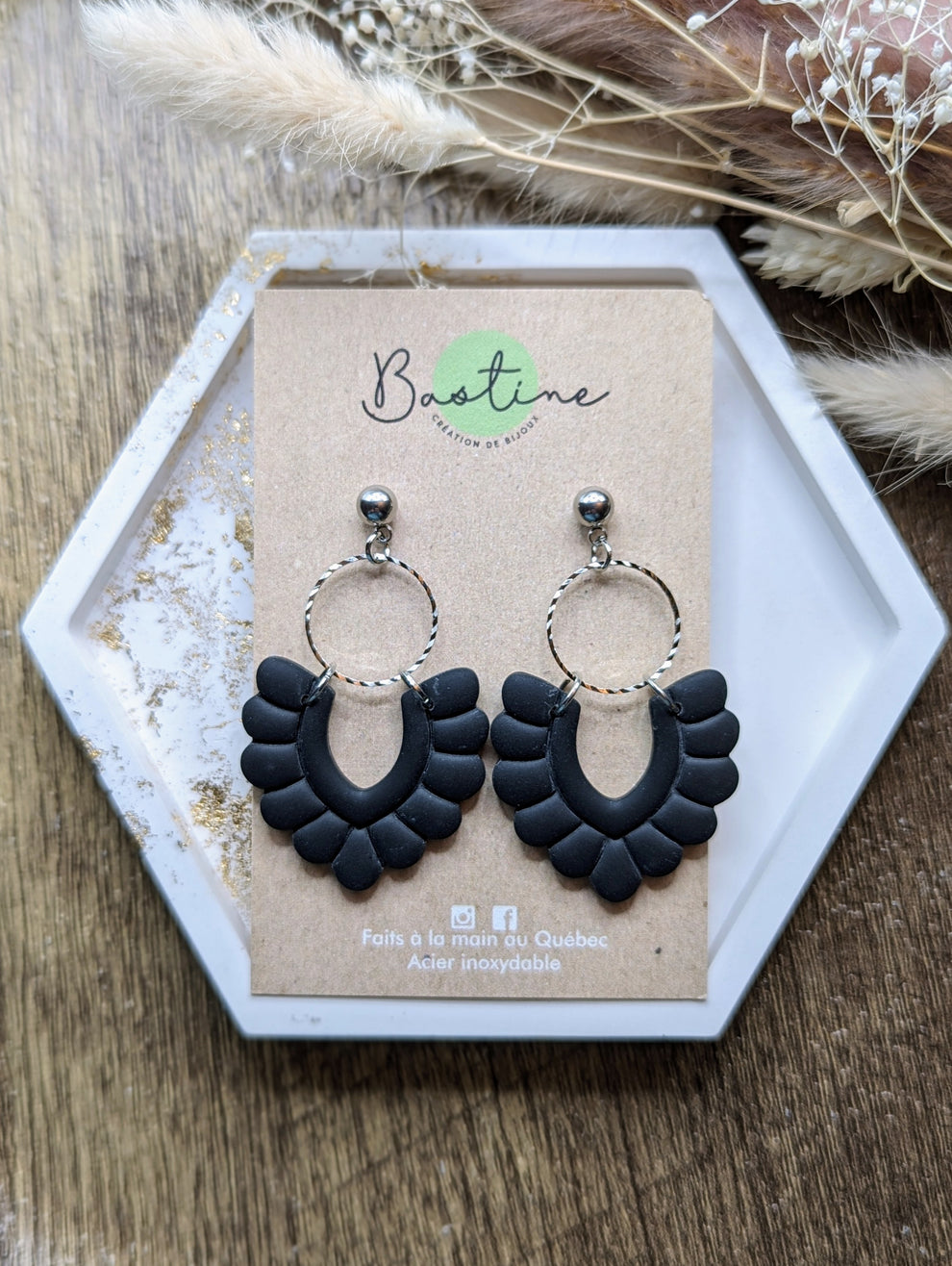 Pénélope noires - Boucles d'oreilles pendantes argile polymère et acier inoxydable hypoallergène